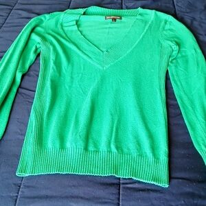 Size large green women's Express knit long sleeve shirt